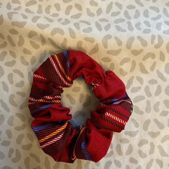 Handmade red plaid scrunchie - Picture 2 of 3